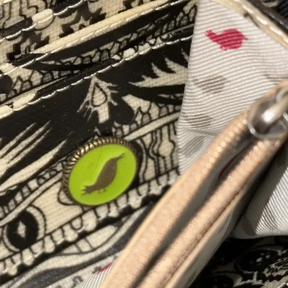 Sakroots Cross Body / wristlet Wallet artsy black cream doodle smartphone pocket - Picture 14 of 17